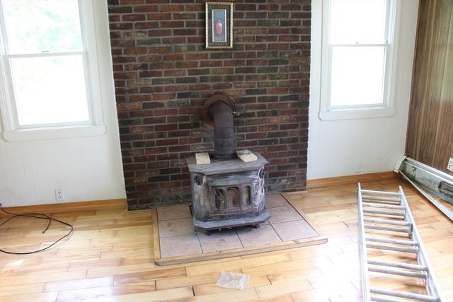 3 Ledge St, Sutton, MA 01590