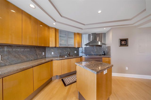 2600 Island Blvd 301, Aventura, FL 33160