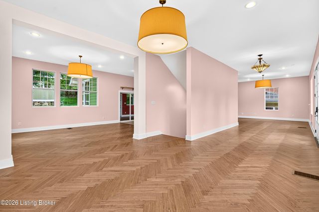 1854 Trevilian Way, Louisville, KY 40205