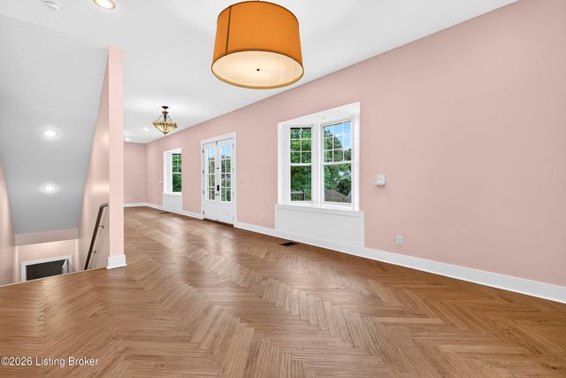 1854 Trevilian Way, Louisville, KY 40205