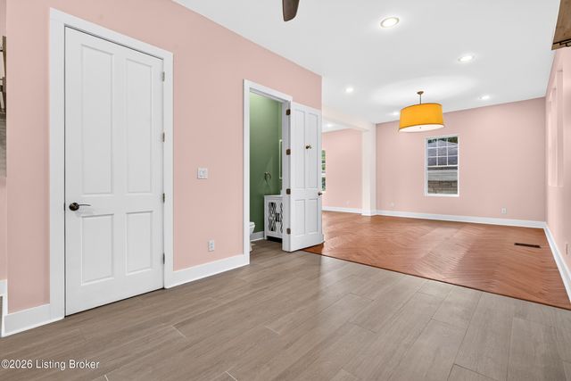 1854 Trevilian Way, Louisville, KY 40205