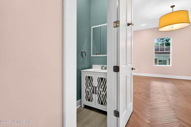 1854 Trevilian Way, Louisville, KY 40205