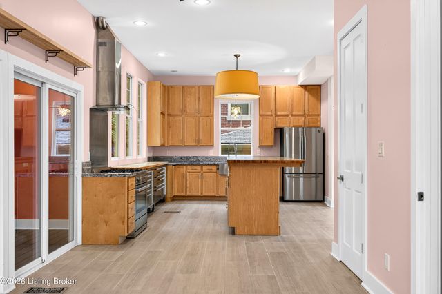 1854 Trevilian Way, Louisville, KY 40205