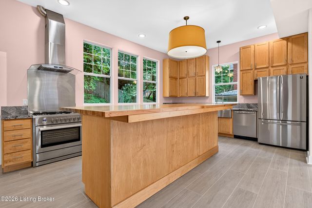 1854 Trevilian Way, Louisville, KY 40205