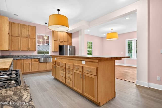 1854 Trevilian Way, Louisville, KY 40205