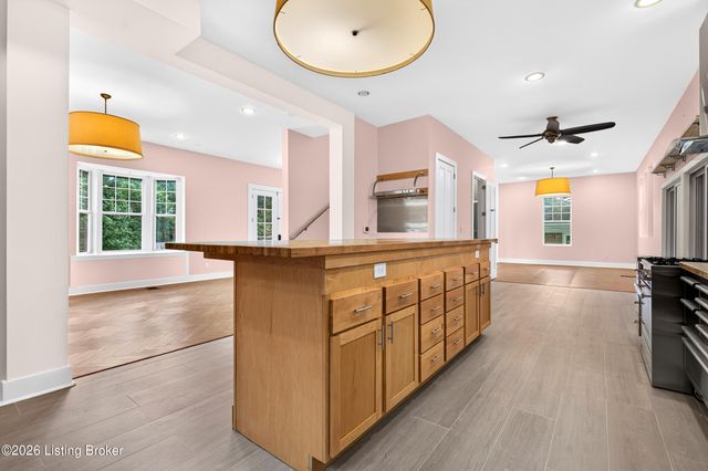 1854 Trevilian Way, Louisville, KY 40205