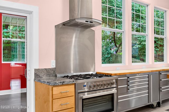 1854 Trevilian Way, Louisville, KY 40205