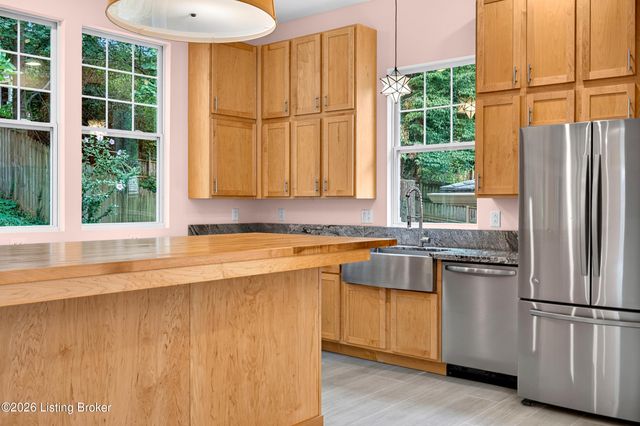 1854 Trevilian Way, Louisville, KY 40205