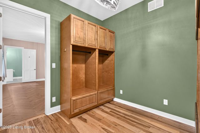 1854 Trevilian Way, Louisville, KY 40205