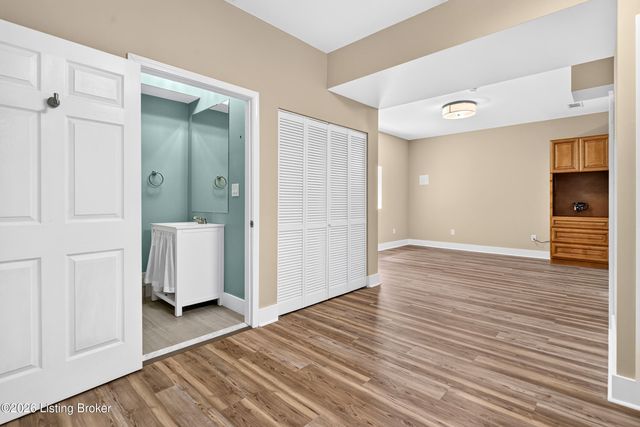 1854 Trevilian Way, Louisville, KY 40205
