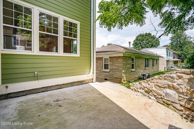 1854 Trevilian Way, Louisville, KY 40205