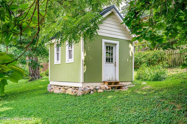 1854 Trevilian Way, Louisville, KY 40205