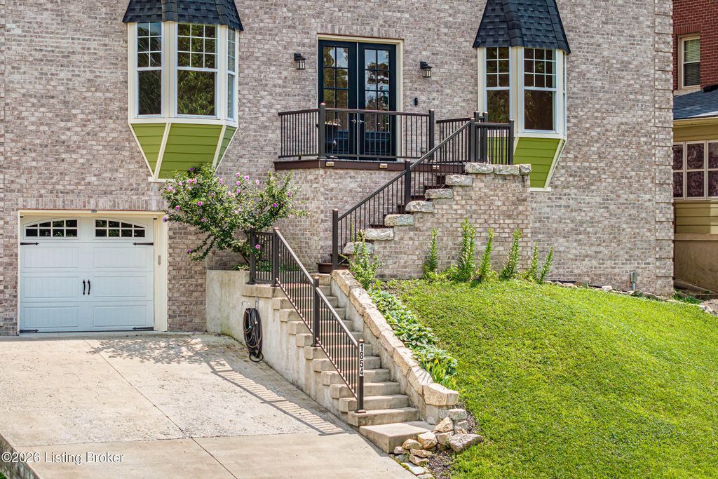 1854 Trevilian Way, Louisville, KY 40205