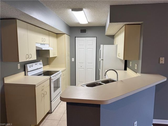13615 Eagle Ridge DR 1625, Fort Myers, FL 33912