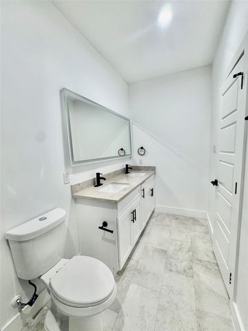 6821 Liverpool St B, Houston, TX 77021