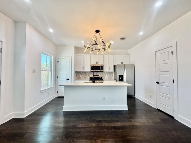 6821 Liverpool St B, Houston, TX 77021