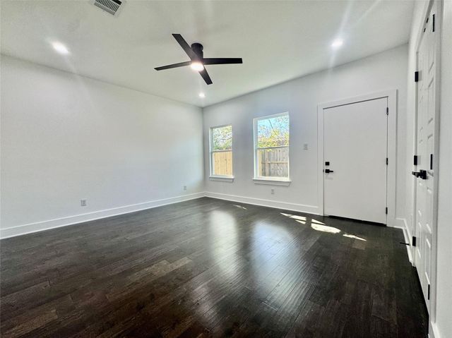 6821 Liverpool St B, Houston, TX 77021