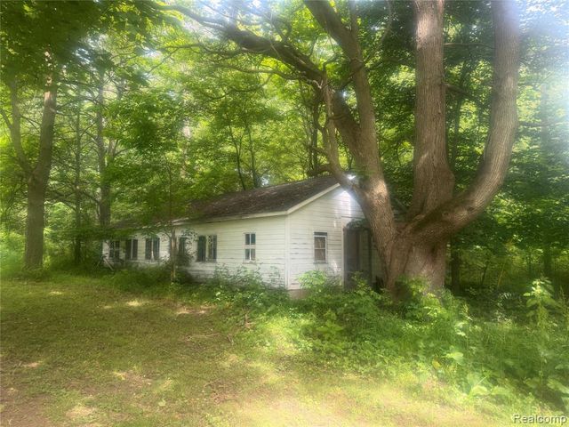 8566 Fostoria Road, Fostoria, MI 48435