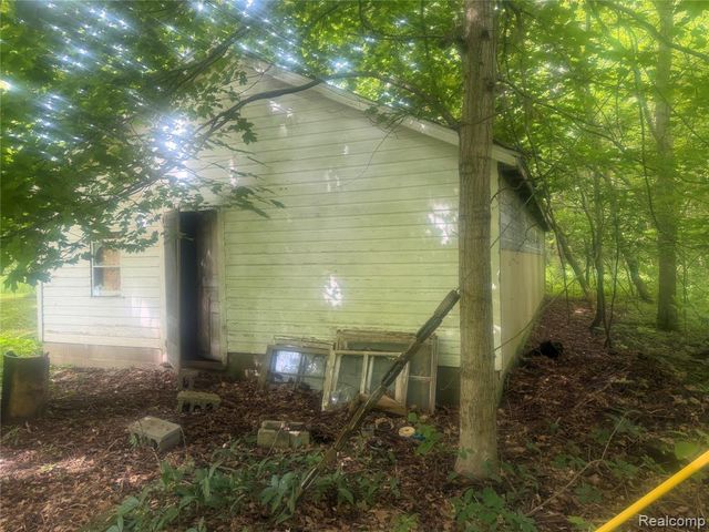 8566 Fostoria Road, Fostoria, MI 48435
