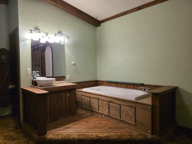 400 N Vine Street, Commerce, OK 74339