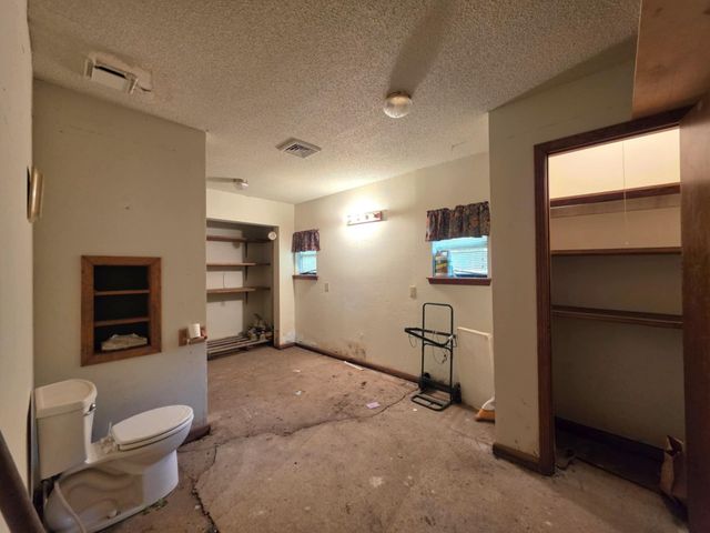 400 N Vine Street, Commerce, OK 74339