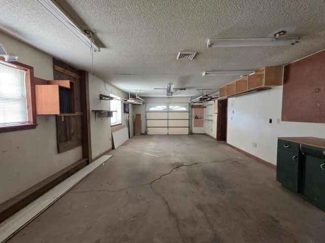 400 N Vine Street, Commerce, OK 74339