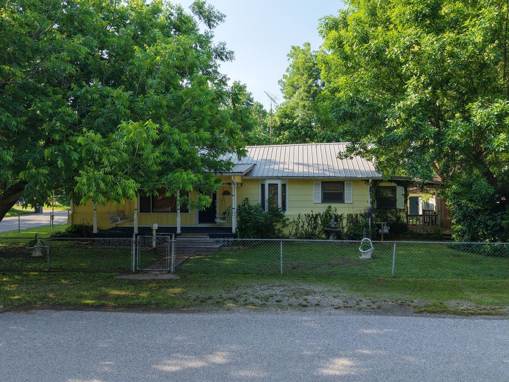 400 N Vine Street, Commerce, OK 74339