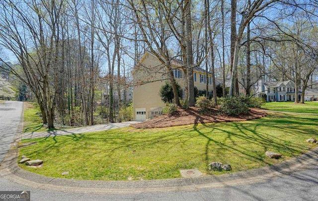 4241 Glenforest Way NE, Roswell, GA 30075