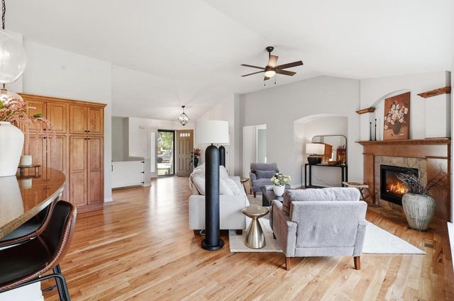 1724 Moccasin TRAIL, Waukesha, WI 53189