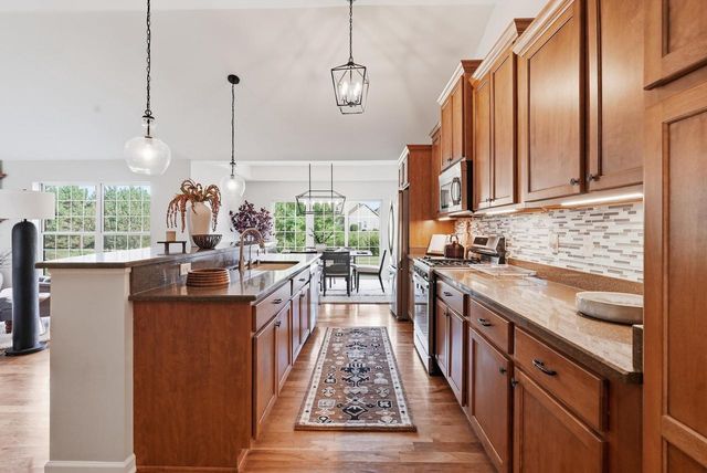 1724 Moccasin TRAIL, Waukesha, WI 53189