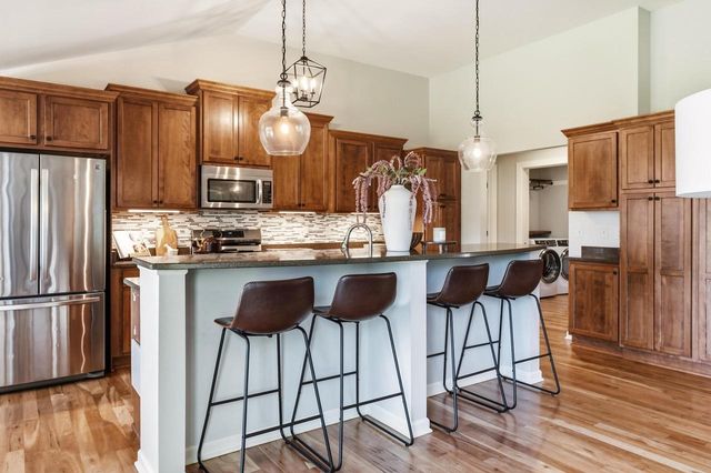 1724 Moccasin TRAIL, Waukesha, WI 53189