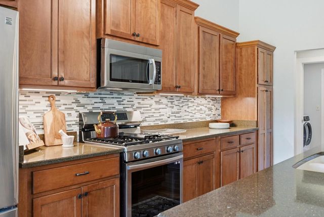 1724 Moccasin TRAIL, Waukesha, WI 53189
