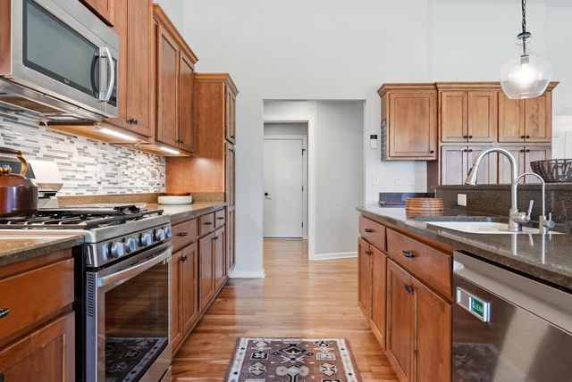 1724 Moccasin TRAIL, Waukesha, WI 53189