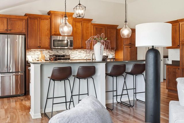1724 Moccasin TRAIL, Waukesha, WI 53189