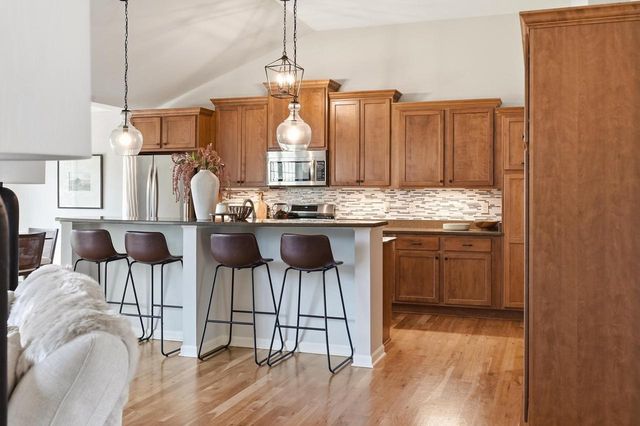 1724 Moccasin TRAIL, Waukesha, WI 53189