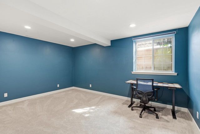 1724 Moccasin TRAIL, Waukesha, WI 53189