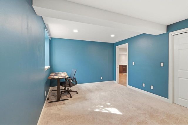 1724 Moccasin TRAIL, Waukesha, WI 53189