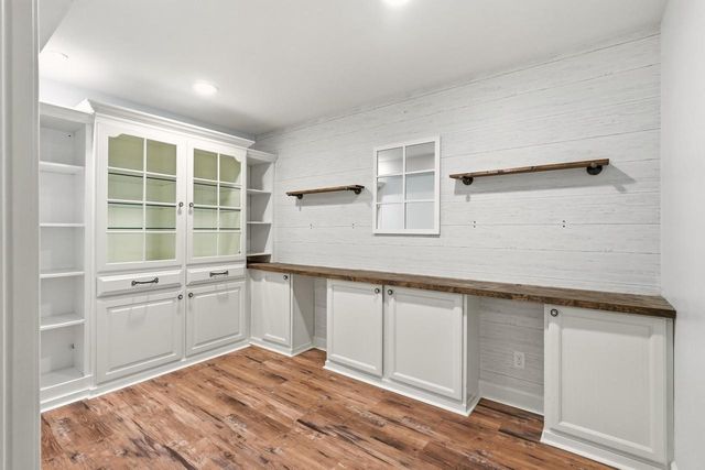 1724 Moccasin TRAIL, Waukesha, WI 53189