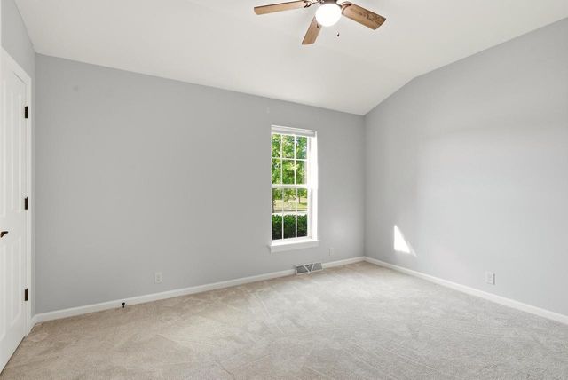1724 Moccasin TRAIL, Waukesha, WI 53189