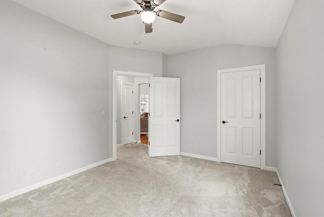 1724 Moccasin TRAIL, Waukesha, WI 53189