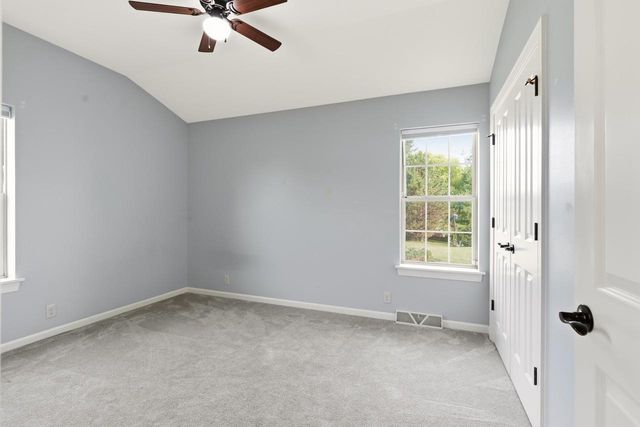 1724 Moccasin TRAIL, Waukesha, WI 53189