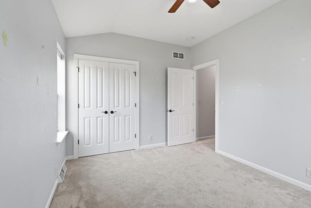 1724 Moccasin TRAIL, Waukesha, WI 53189