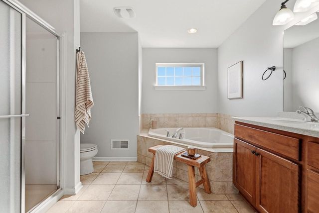 1724 Moccasin TRAIL, Waukesha, WI 53189