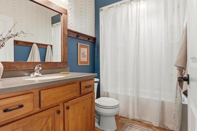 1724 Moccasin TRAIL, Waukesha, WI 53189