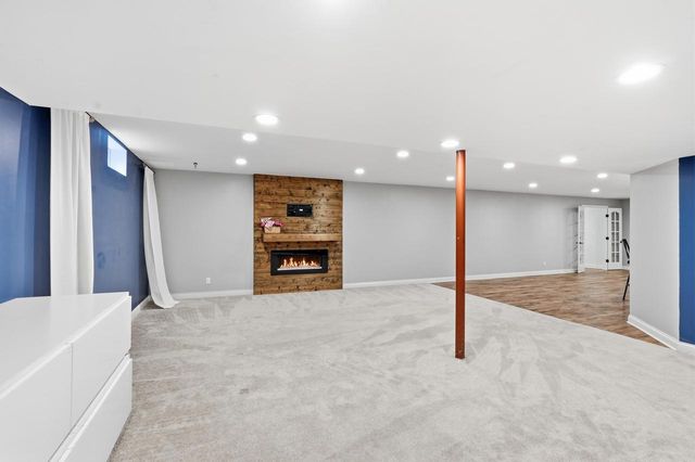 1724 Moccasin TRAIL, Waukesha, WI 53189