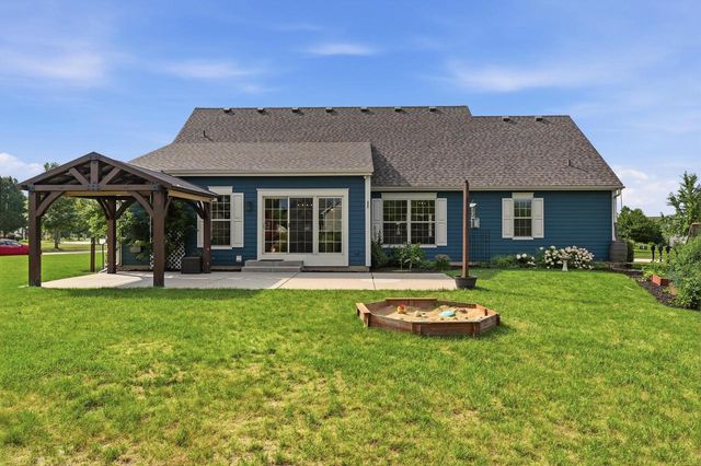 1724 Moccasin TRAIL, Waukesha, WI 53189