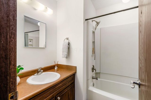 1672 Flat Rock Court, Columbus, OH 43235