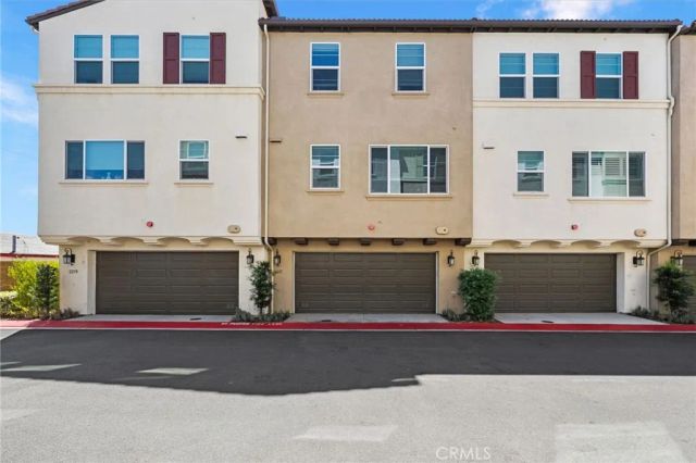 2217 S Ava Gln, Escondido, CA 92025