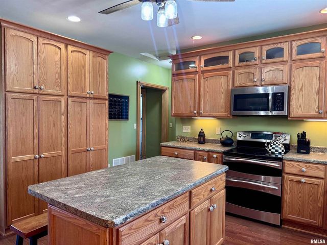 1415 4TH Street, Fulton, IL 61252