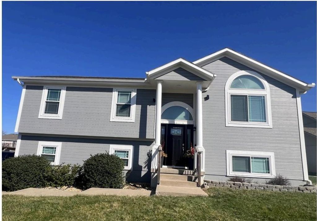 715 MADISON CREEK Court, Raymore, MO 64083